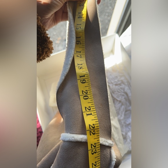 Shearling Chanel Bag - Picture 9 of 9